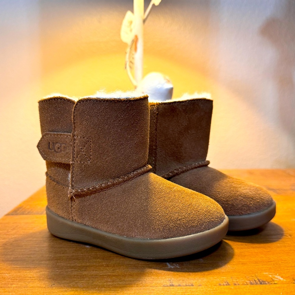 UIEC UGG boots kids size 04/05 USA